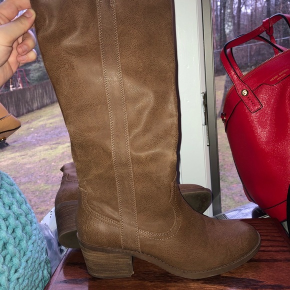 Boots - Picture 2 of 4